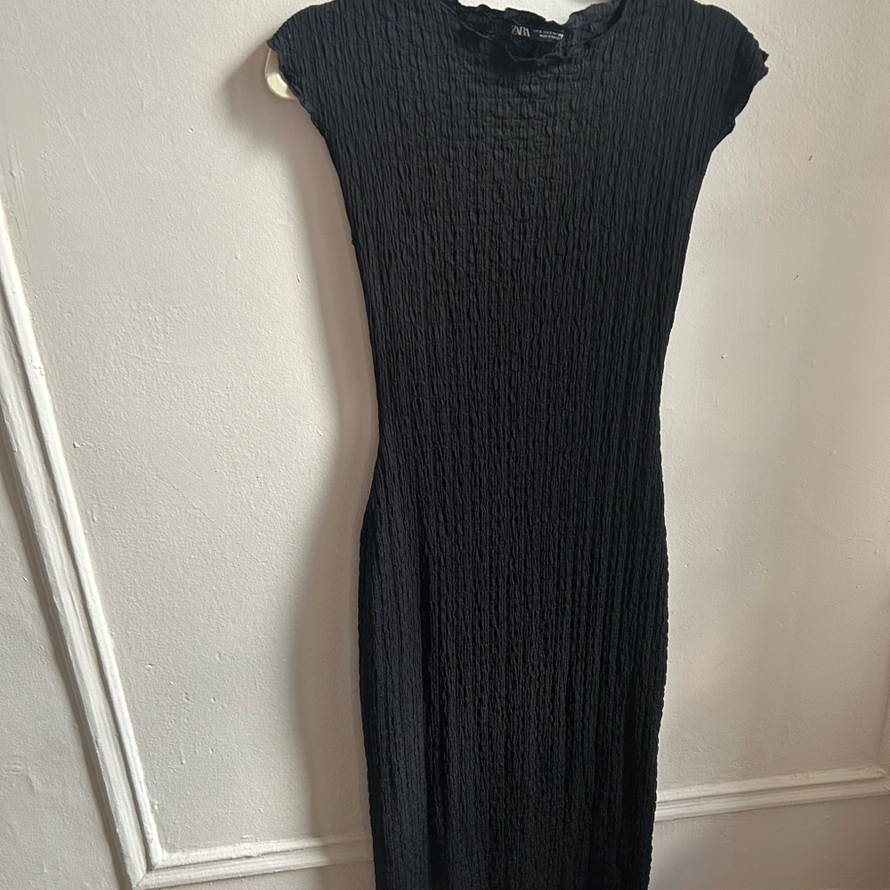 Zara Black Textured Midi Dress Size Small